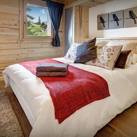 Lydie - Ovo Network Chalet
